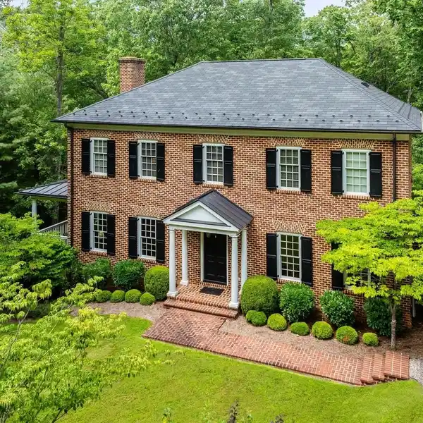 STATELY HOME IN PRESTIGIOUS SHEEP MEADOW AT THE HOMESTEAD PRESERVE