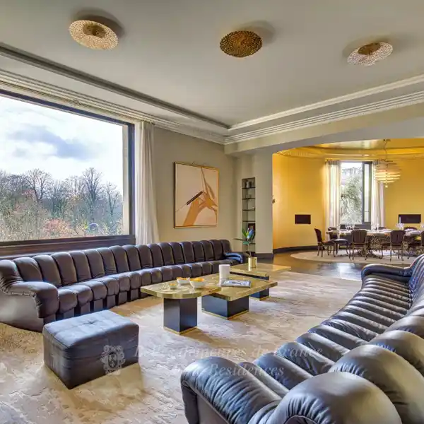 HIGH-END APARTMENT IN A PRESTIGIOUS BUILDING