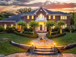 Spacious Retreat in Park-Like Setting