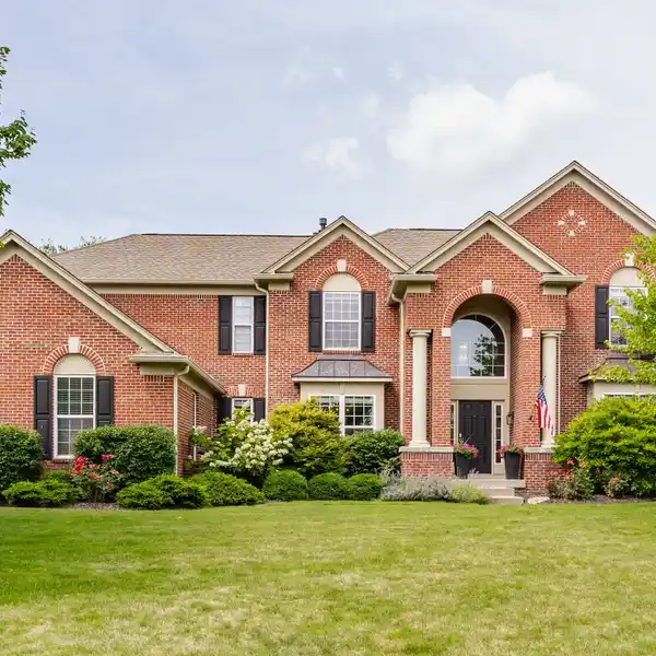 LUXURY COBBLESTONE LAKES HOME