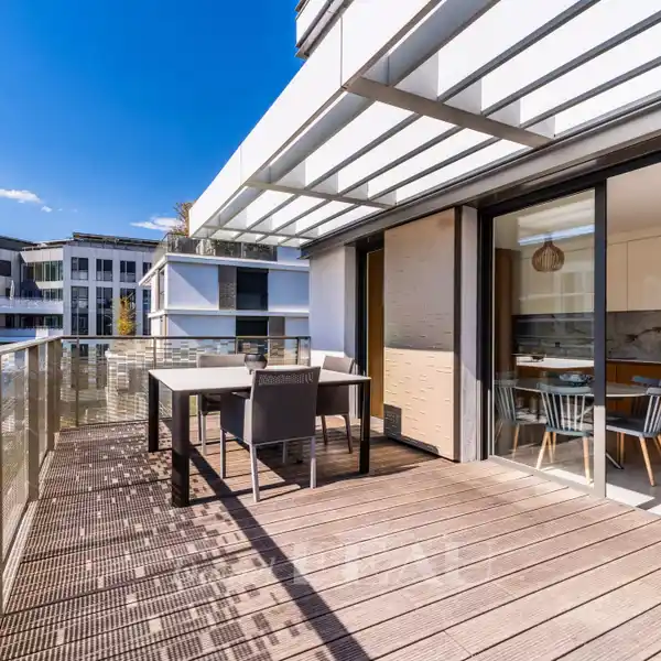 ELEGANT RESIDENCE NEXT TO SHOPS AND TRANSPORT