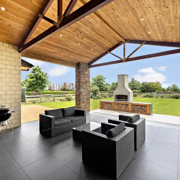 SPECTACULAR MULTIFUNCTIONAL PROPERTY