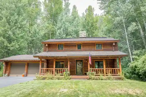 Elegant Log Home Along the Bigwood River