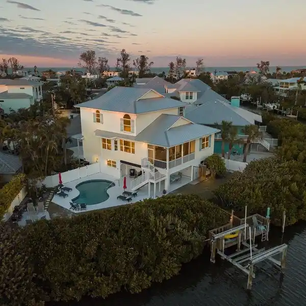 LOVELY WATERFRONT RETREAT ON ANNA MARIA ISLAND