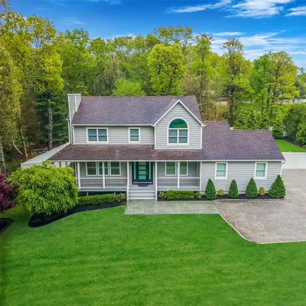 BEAUTIFUL RENOVATED HOME IN A CONVENIENT LOCATION