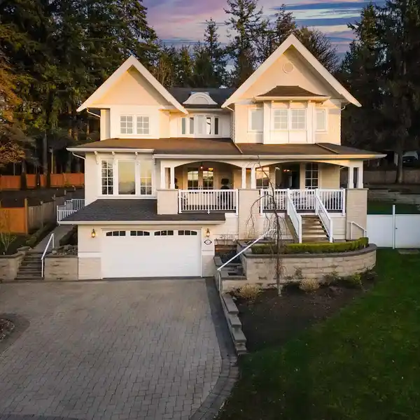 PRESTIGIOUS ESTATE WITH CAPTIVATING MOUNTAIN VIEWS