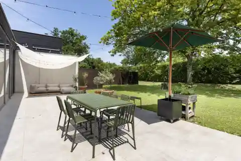 Light-Filled Contemporary Villa