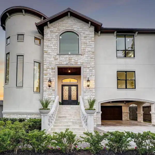 ARCHITECTURALLY INSPIRED MASTERPIECE IN THE HEART OF BELLAIRE