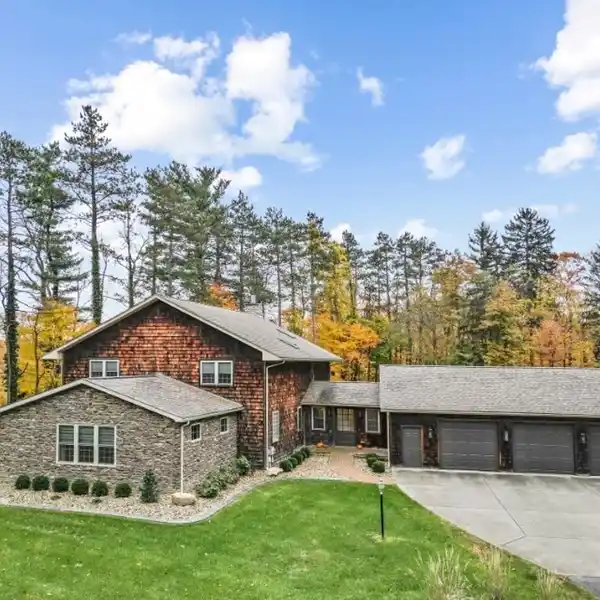 RUSTIC ELEGANCE ON THREE ACRES OF SCENIC PRIVACY