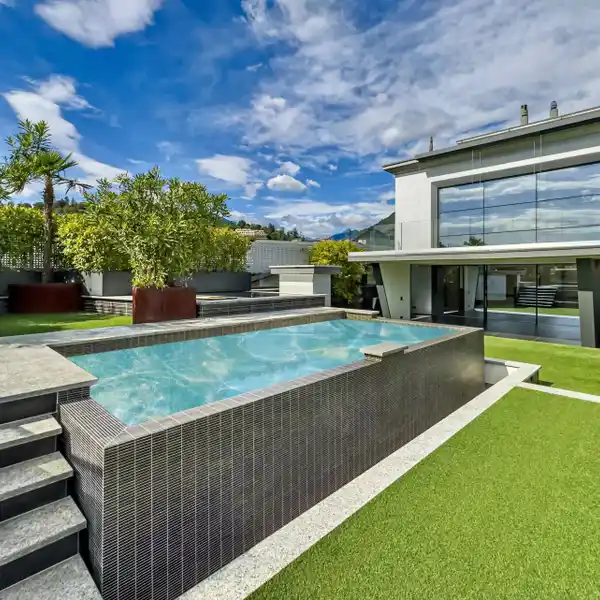 LUXURIOUS TRIPLEX PENTHOUSE