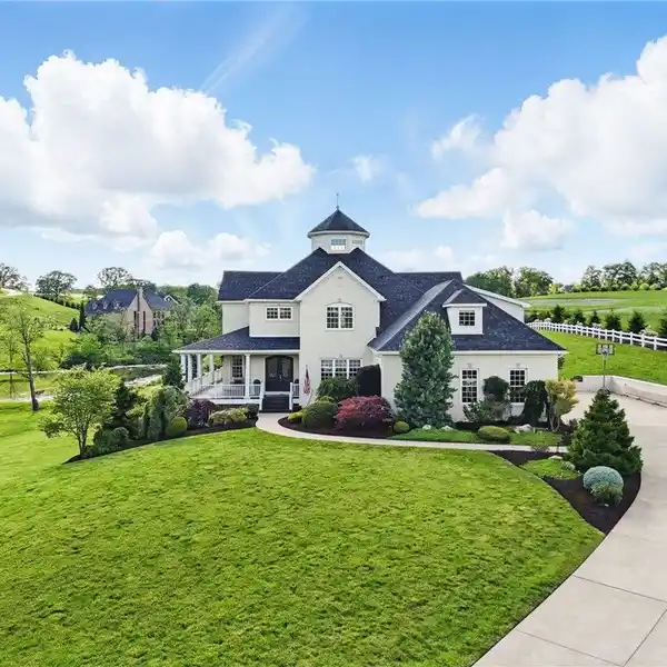 IMPRESSIVE FOUR-PLUS-ACRE LUXURY ESTATE