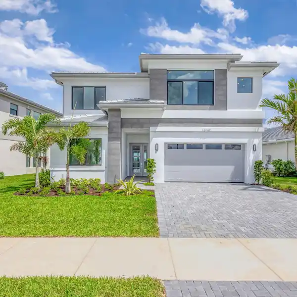 EXQUISITE PALM BEACH GARDENS RETREAT WITH GOURMET KITCHEN