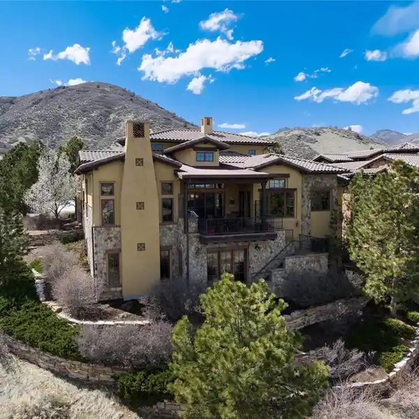 EXQUISITE CUSTOM HOME IN RAVENNA COUNTRY CLUB