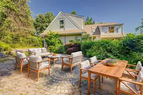 A Unique Blend of Serenity and Style