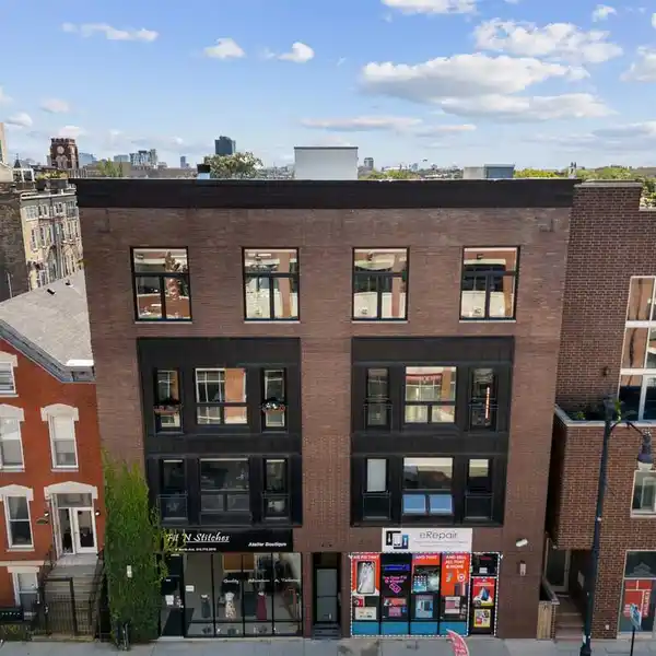BUCKTOWN PENTHOUSE WITH DUAL ROOFTOP ENTERTAINING DECKS