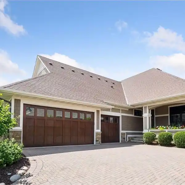 EXECUTIVE TOWNHOME IN COVETED LEGACY OAKS