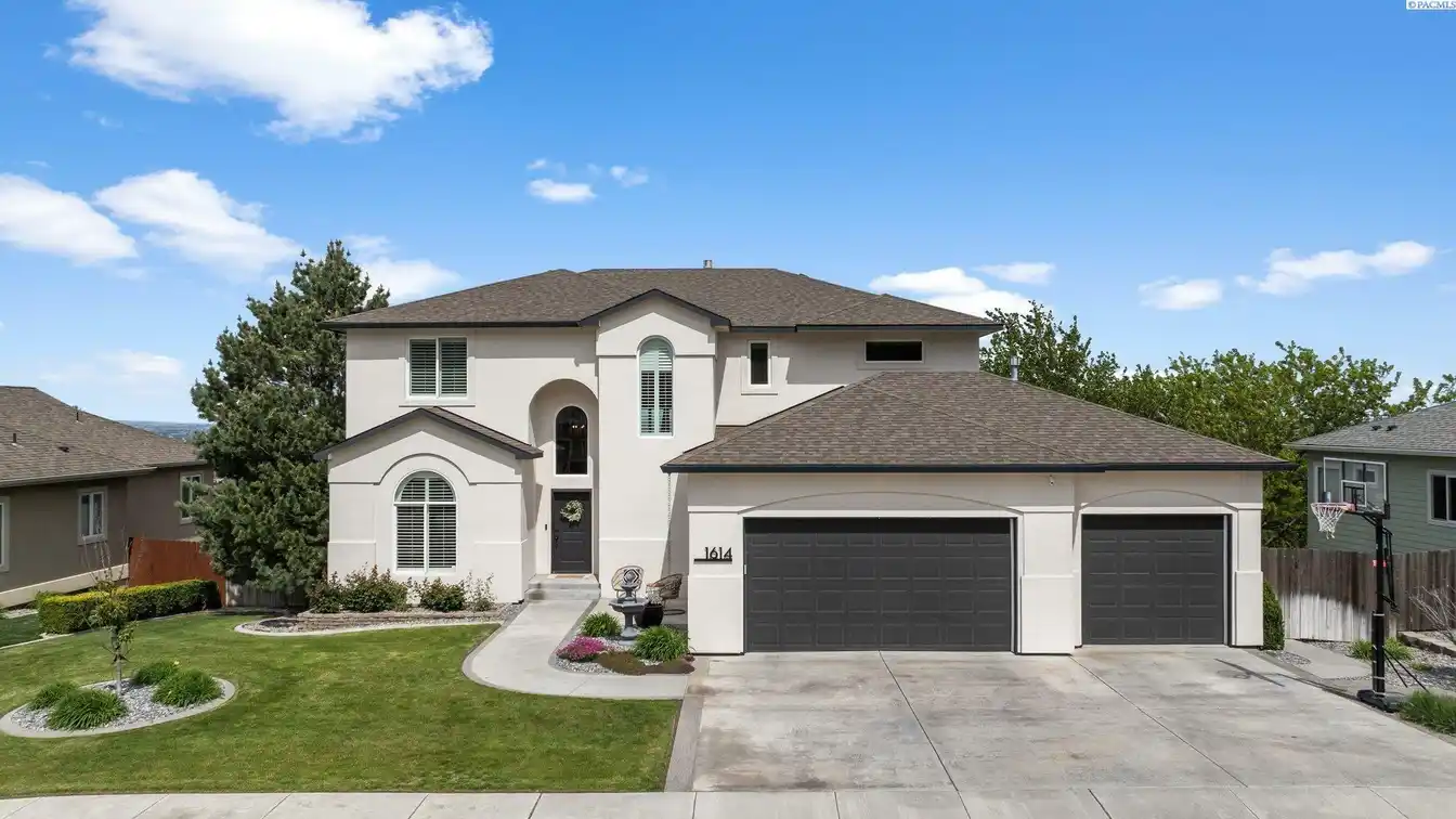 Dream Home in the Highly Sought-after Inspiration Estates