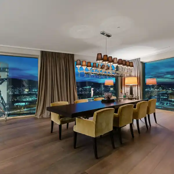 PURE LUXURY IN A VIBRANT LOCATION