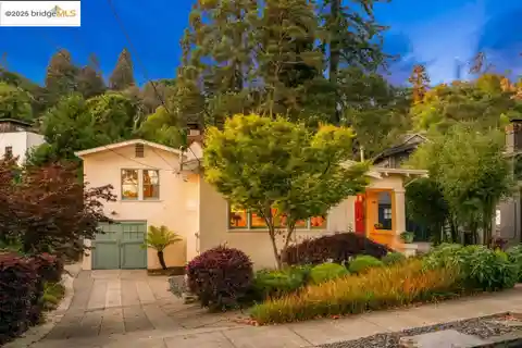 1923 Craftsman with the Feel of a Countryside Cottage