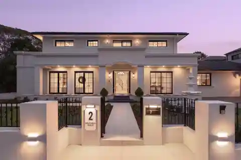 State-Of-The-Art Residence in the Golden Mile