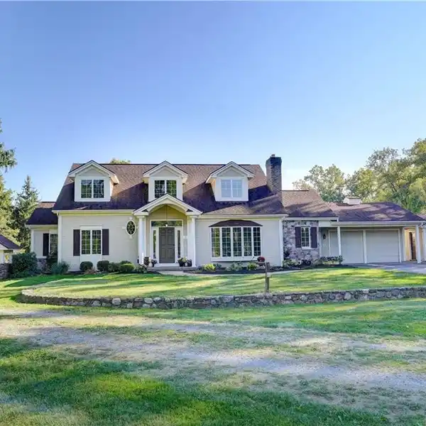 DISTINGUISHED COUNTRY ESTATE ON 12-PLUS ACRES