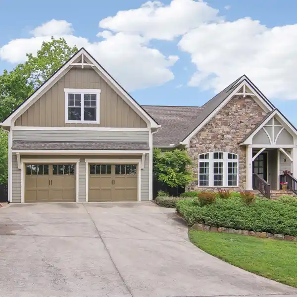 CHARMING ARTS & CRAFTS HOME IN HOMESTEAD AT MILLS RIVER