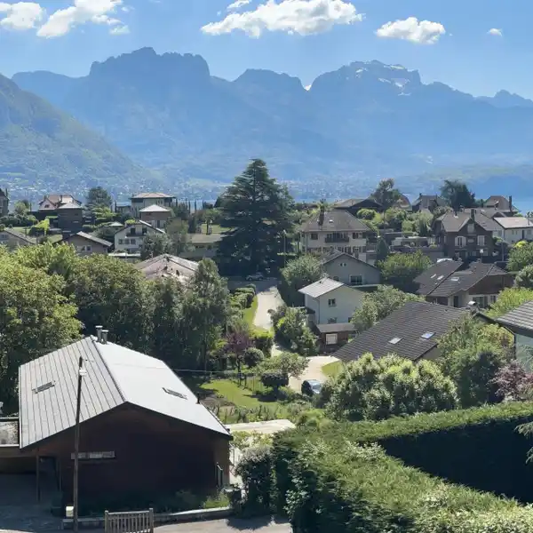 ELEGANT VILLA NESTLED IN NATURAL SERENITY
