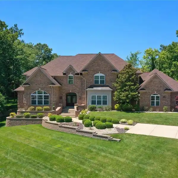ALL-BRICK SIX BEDROOM HOME OFFERING LUXURY AND COMFORT