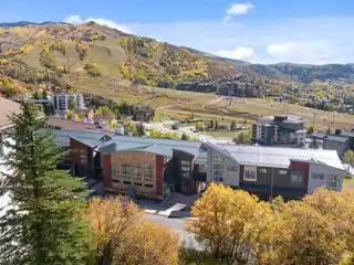 Crawford Square at Burgess Creek