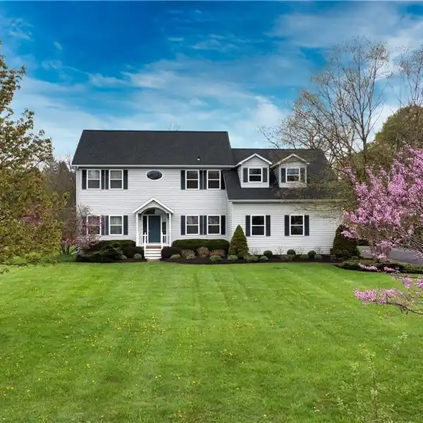 BRIGHT AND SPACIOUS VILLAGE EDGE COLONIAL