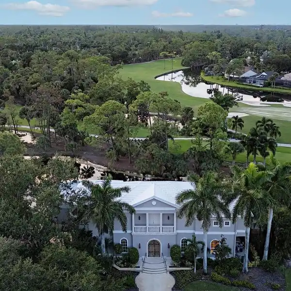 BEAUTIFUL HOME WITH A PRIVATE ART MUSEUM