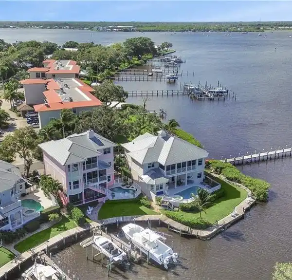 RARE GEM IN STUART WITH PRIVATE BOAT SLIP