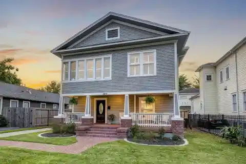Renovated Houston Heights Craftsman with Garage Apartment