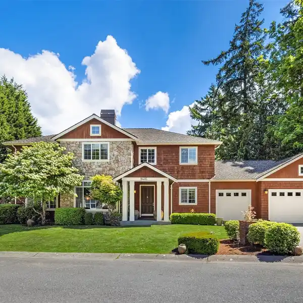 METICULOUSLY CRAFTED HOME BLENDING CLASSIC WITH MODERN