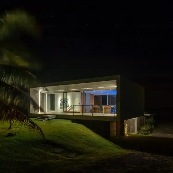 OCEANFRONT MAUI MODERNISM AT ITS BEST