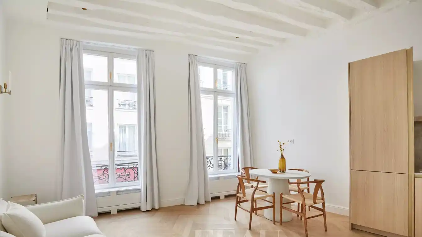 Charming First Floor Apartment