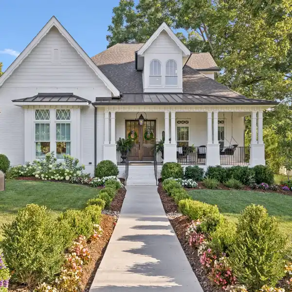 STORYBOOK ELEGANCE JUST MINUTES FROM DOWNTOWN FRANKLIN