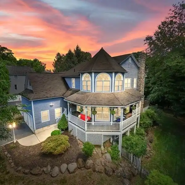 VICTORIAN CHARM WITH HUDSON RIVER VIEWS