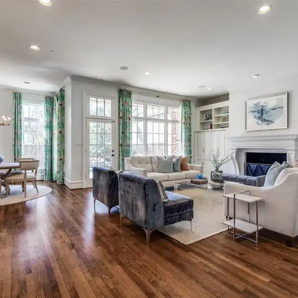 SOPHISTICATED RETREAT WITH POOL, GUEST SUITE & GOURMET KITCHEN