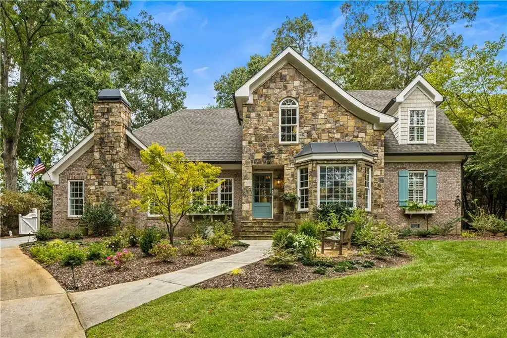 A True Dunwoody Gem