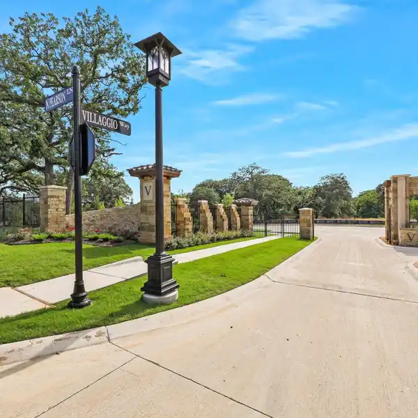 RARE 1-ACRE ESTATE LOT IN GATED COMMUNITY