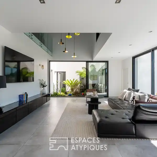 CALIFORNIAN INSPIRED CONTEMPORARY VILLA