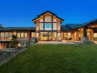 Custom Crafted Modern Luxury Residence