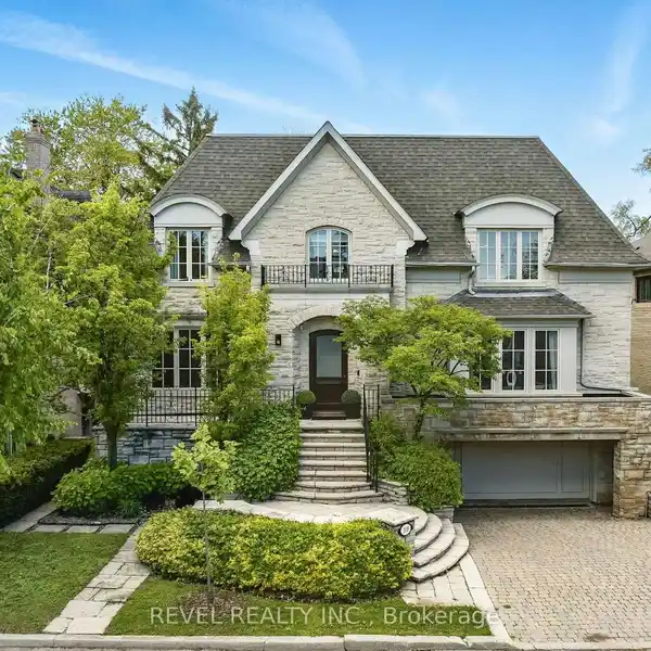 ARCHITECTURALLY DESIGNED RESIDENCE ON A PREMIUM LOT