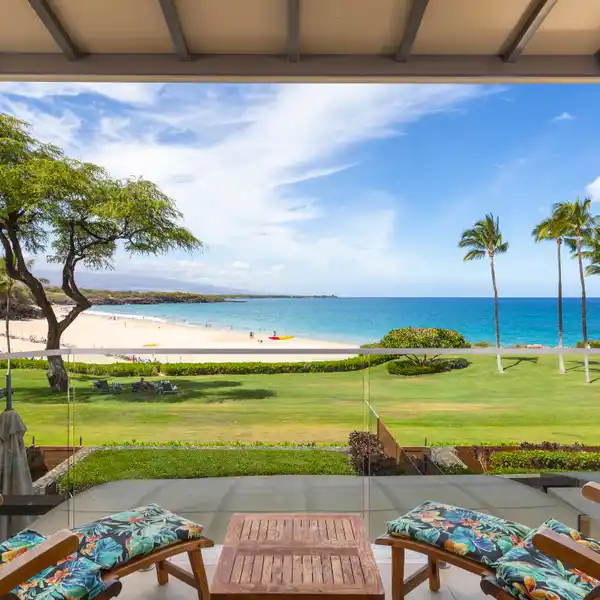 EXTRAORDINARY DIRECT OCEANFRONT RESIDENCE