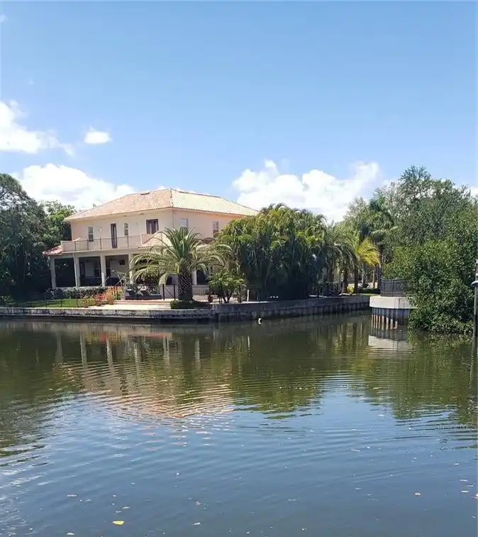 Great Canal-front Opportunity