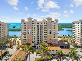 Waterfront End-unit Retreat