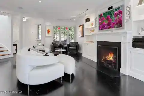 Chic and Sleek End Unit