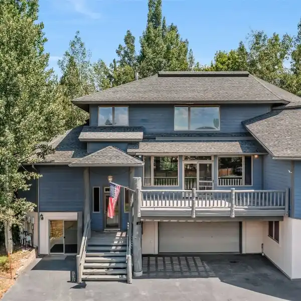 METICULOUSLY MAINTAINED HALF DUPLEX