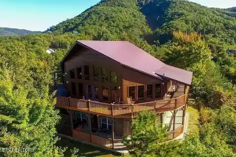 Ultimate Mountain Escape in Wears Valley